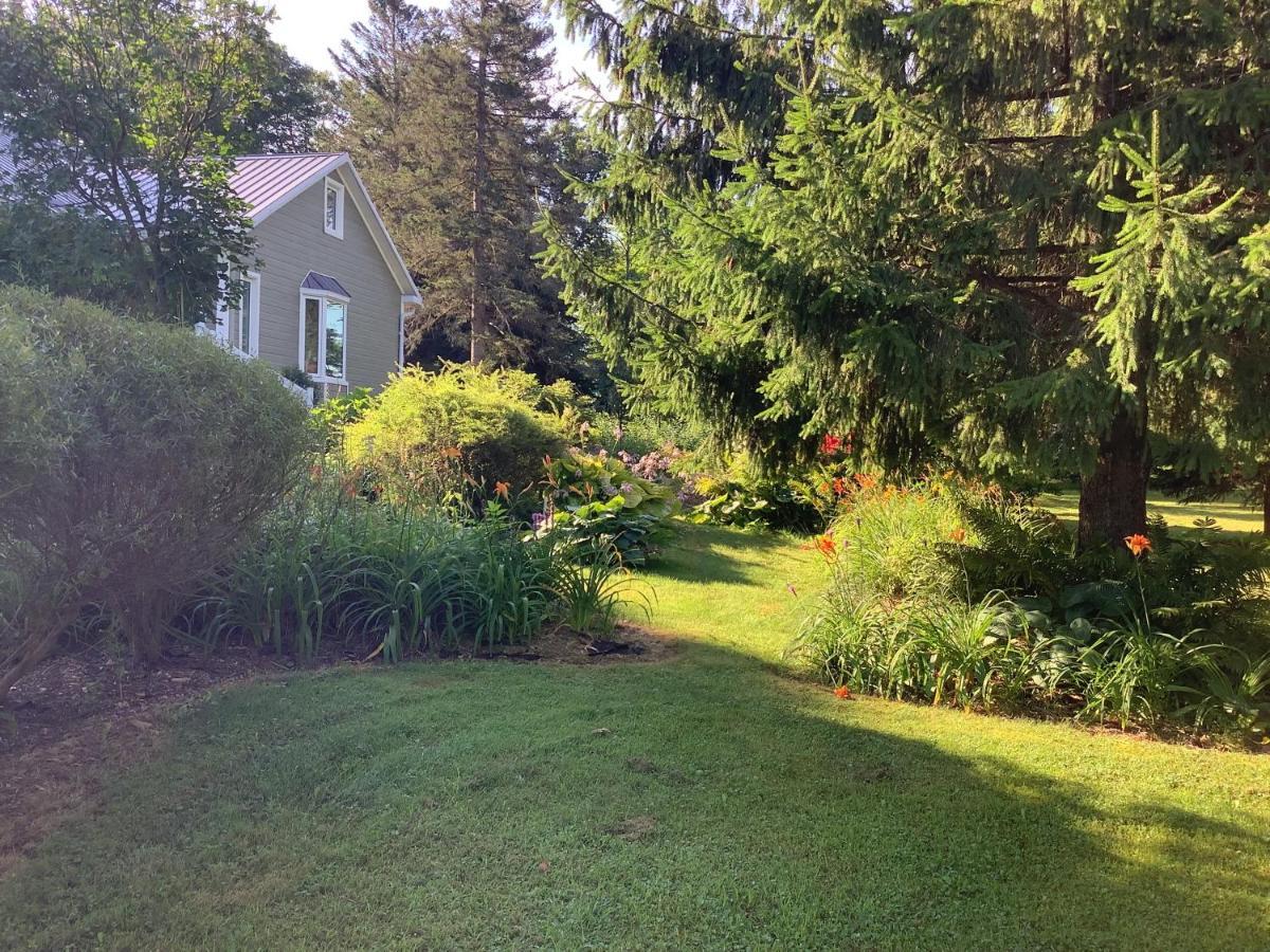 Les Saisons Du Fleuve Bed & Breakfast Lotbiniere Exterior photo