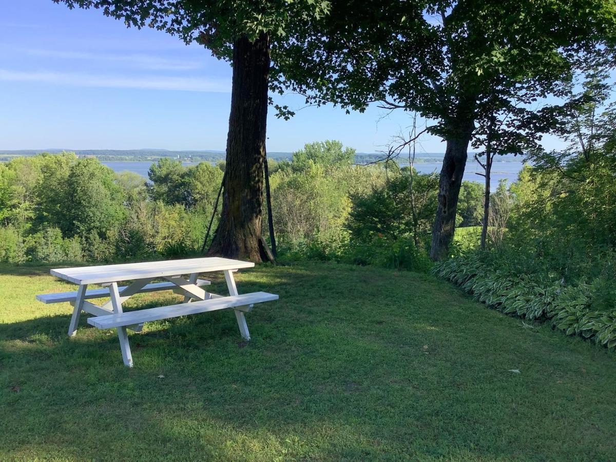 Les Saisons Du Fleuve Bed & Breakfast Lotbiniere Exterior photo
